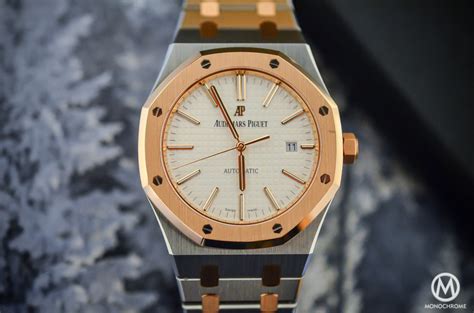 Review: Audemars Piguet Royal Oak 15400 .